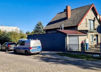 Śmierć dziewczynki pod opieką dziennych opiekunów. Wyznaczono datę sekcji zwłok 10 Miejsce zdarzenia w budynku przy ul. Bajkowej w Kołobrzegu Fot. PAP/Piotr Kowala