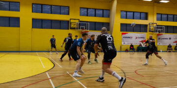 Zew spiął się w drugiej połowie i pokonał lidera I ligi! 8 fot. Paweł Górski