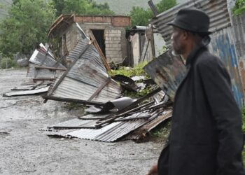 Potężny Huragan Melissa dotarł we wtorek do Jamajki. Fot. PAP/EPA/Rudolph Brown