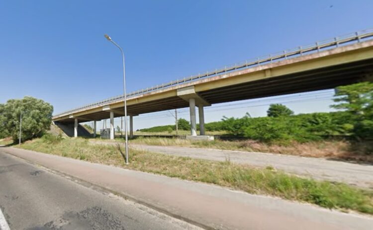 Wiadukt na linią kolejową k. Wilkowa w ciągu drogi krajowej nr 92 (Google Street View)