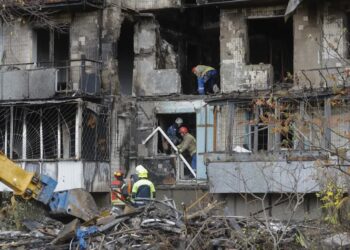 Ponad 650 dronów i ponad 50 rakiet użyła Rosja ostatniej nocy do ataków na Ukrainę. Fot. PAP/EPA/SERGEY DOLZHENKO (zdjęcie ilustracyjne)