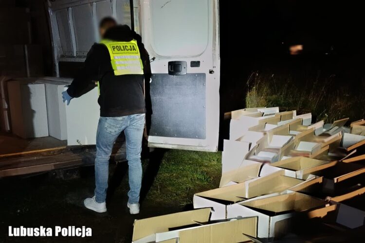 Policjanci z Żar skonfiskowali 200 tys. paczek papierosów bez akcyzy (Lubuska Policja)