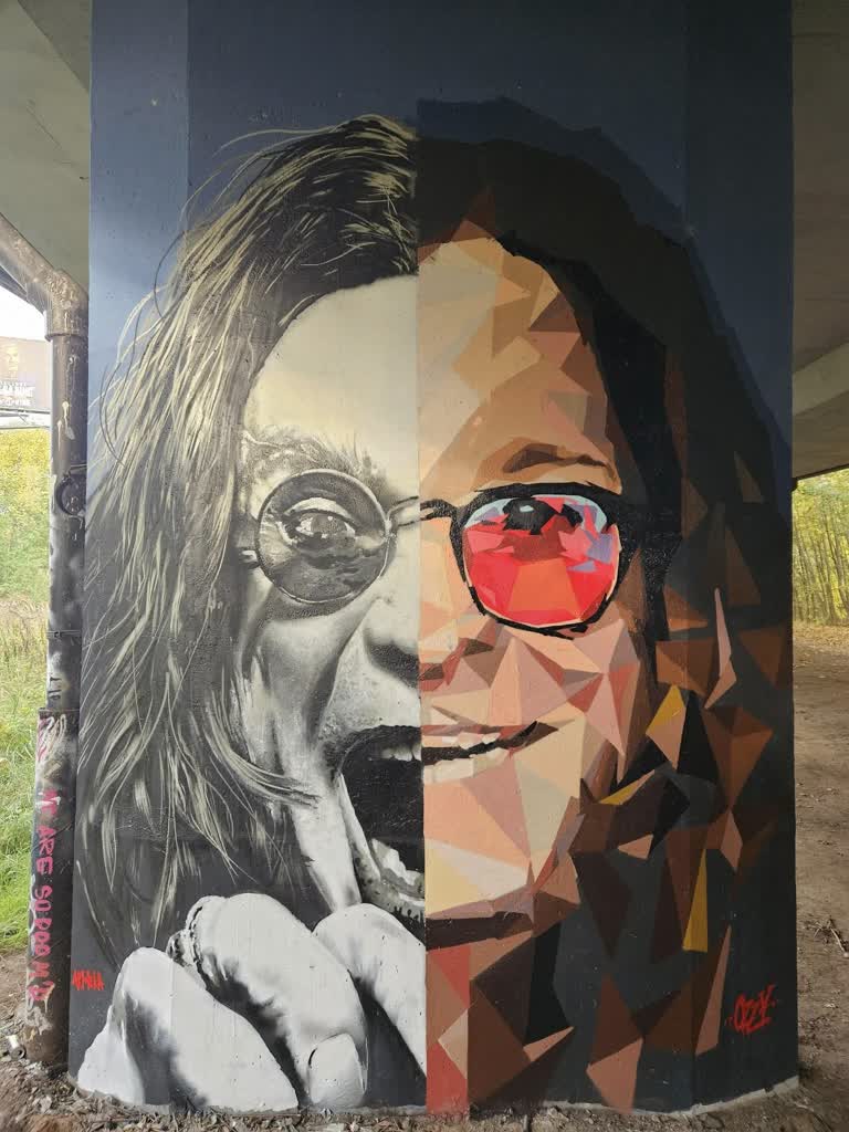 Ozzy Osbourne z muralem w Filarach Sztuki Radio Zachód - Lubuskie