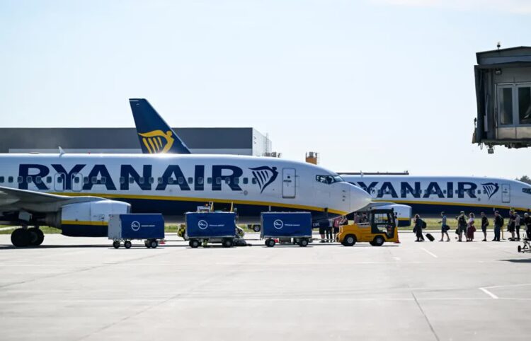 Ryanair odwołuje setki lotów. Przepustowość powietrzna na zachodzie Europy ograniczona 9 Samoloty Ryanair, zdjęcie ilustracyjne, fot. PAP/Darek Delmanowicz