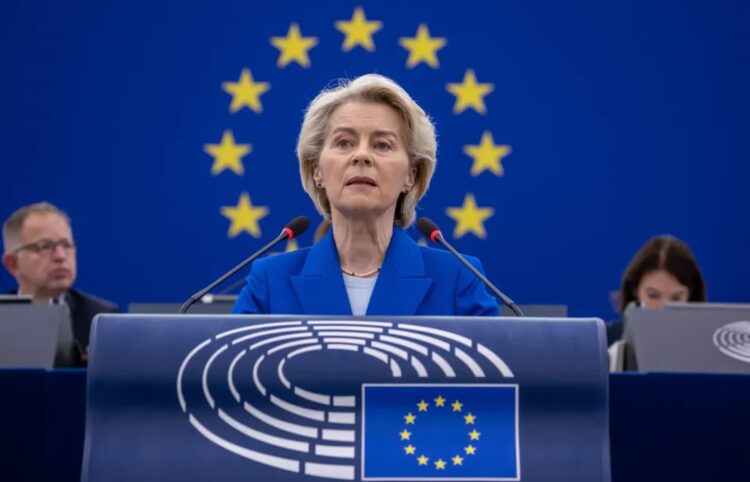 Ursula von der Leyen. Fot. PAP/EPA/CHRISTOPHE PETIT TESSON