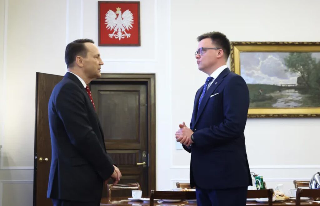 Radosław Sikorski i Szymon Hołownia, fot. PAP/Leszek Szymański