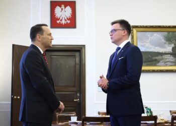 Radosław Sikorski i Szymon Hołownia, fot. PAP/Leszek Szymański