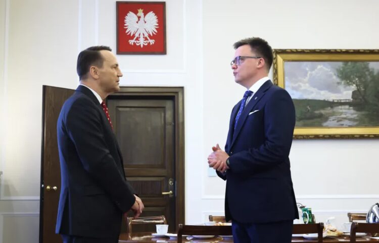 Radosław Sikorski i Szymon Hołownia, fot. PAP/Leszek Szymański