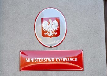 Ministerstwo Cyfryzacji ostrzega przed próbami oszustw wobec polskich gmin. Fot. PAP/ Radek Pietruszka