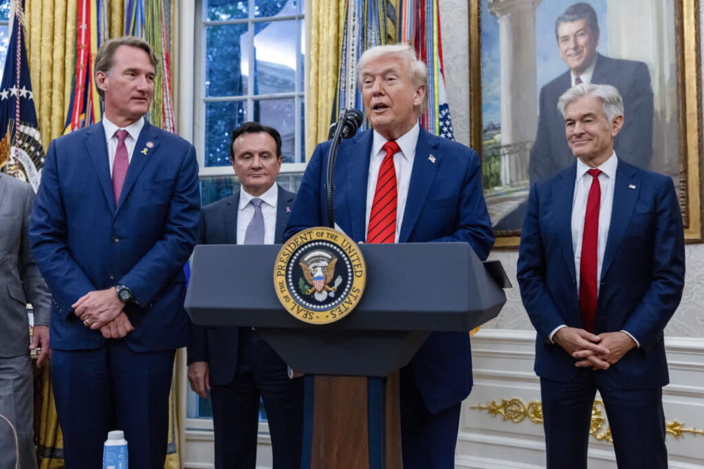 Donald Trump w Białym Domu (PAP/EPA/SHAWN THEW / POOL)