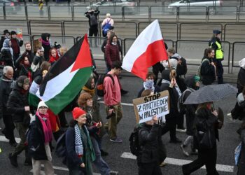 Protest pod hasłem „Bunt dla Palestyny. Czerwona linia przekroczona” na ulicach Warszawy Fot. PAP/Radek Pietruszka