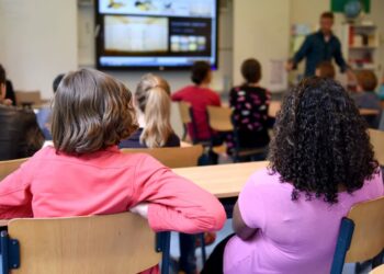 Szkoły wstrzymują wycieczki i wyjścia. Trwają protesty 17 Szkoły wstrzymują wycieczki i wyjścia. Trwają protesty Radio Zachód - Lubuskie