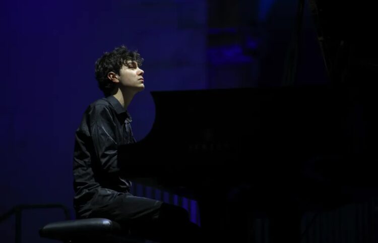 Pianista Mateusz Dubiel. Fot. PAP/Łukasz Gągulski