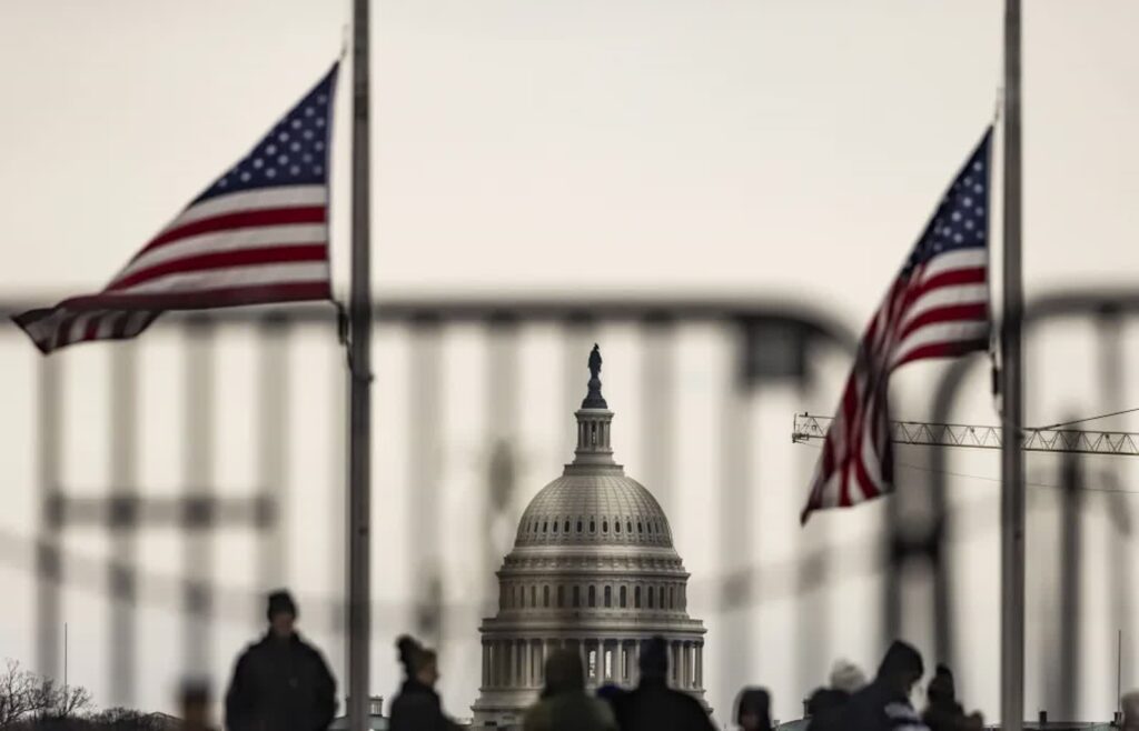 Kapitol, zdjęcie ilustracyjne, fot. PAP/EPA/JUSTIN LANE