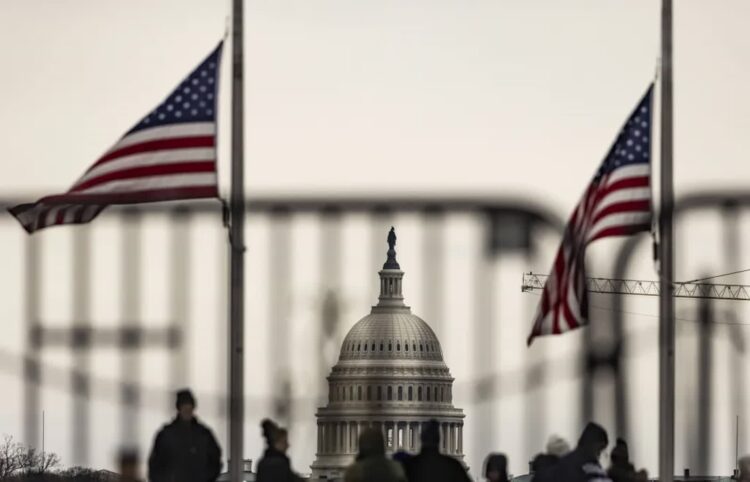 USA. Shutdown w praktyce, czyli zamknięte parki, muzea, opustoszałe urzędy i praca bez zapłaty 9 Kapitol, zdjęcie ilustracyjne, fot. PAP/EPA/JUSTIN LANE