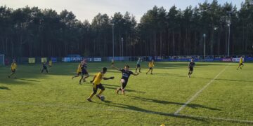 Stal bez punktów w starciu z liderem 3 fot. Jakub Lesiński