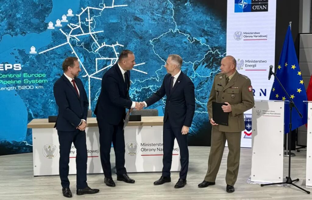 Podpisano wstępne porozumienie w sprawie przyłączenia Polski do systemu rurociągów NATO. Fot. X/MON