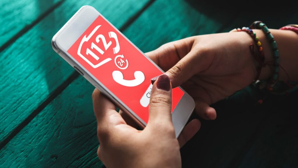 Fot. Freepik i Związek Zawodowy Operatorów Numerów Alarmowych