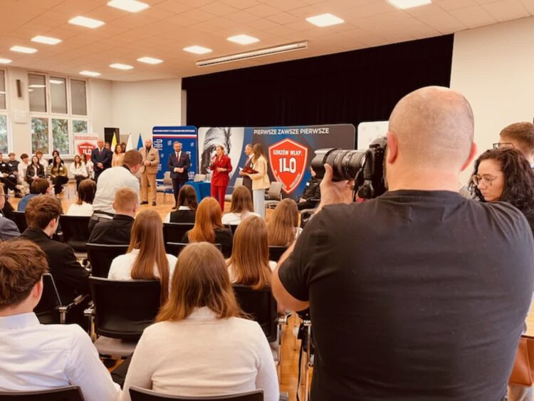 Barbara Nowacka z wizytą w Gorzowie. Wysłuchała gorzowskich uczniów 9 Barbara Nowacka z wizytą w Gorzowie. Wysłuchała gorzowskich uczniów Radio Zachód - Lubuskie