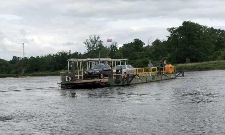 Remont drogi dojazdowej do promu w Pomorsku 9 Prom na Odrze (fot. M. Czechowska)
