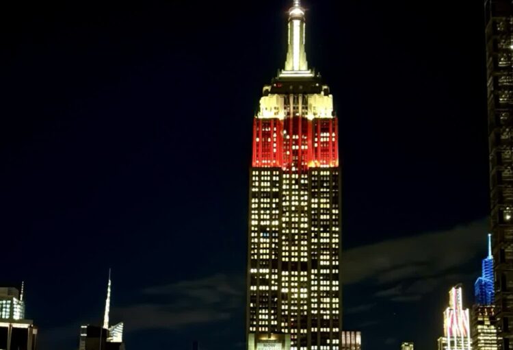 Empire State Building na biało-czerwono 9 x.com/p_zuchowski