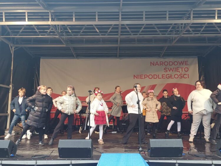 Piknik Niepodległościowy przy zielonogórskim ratuszu 9 Piknik Niepodległościowy przy zielonogórskim ratuszu Radio Zachód - Lubuskie