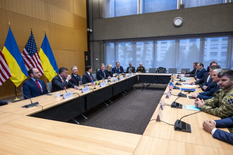 Amerykańsko-ukraińskie rozmowy w Genewie (PAP/EPA/MARTIAL TREZZINI)