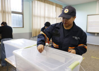 Komunistka mierzy się z kandydatami prawicy w wyborach prezydenckich 10 Fot. PAP/EPA/ELVIS GONZAEZ