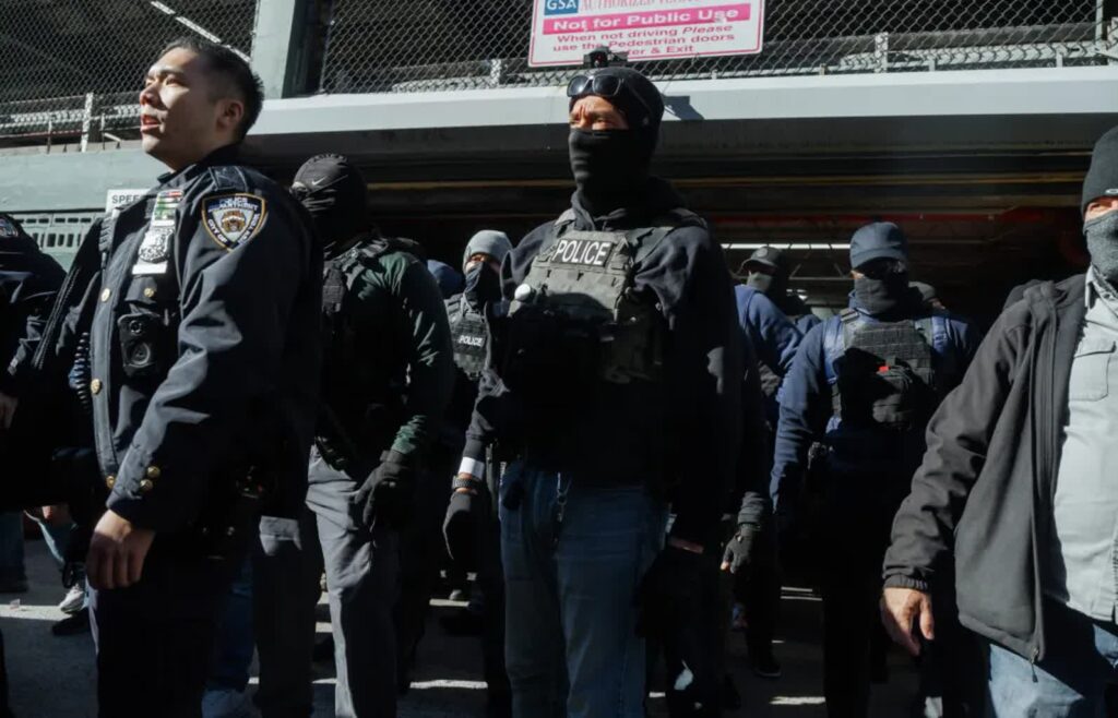 Nowy Jork. Protest przeciwko nalotom na migrantów, doszło do starć z policją 1 Fot. PAP/EPA/OLGA FEDOROVA