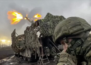 Żołnierze armii rosyjskiej (PAP/EPA/RUSSIAN DEFENCE MINISTRY PRESS SERVICE/HANDOUT HANDOUT)