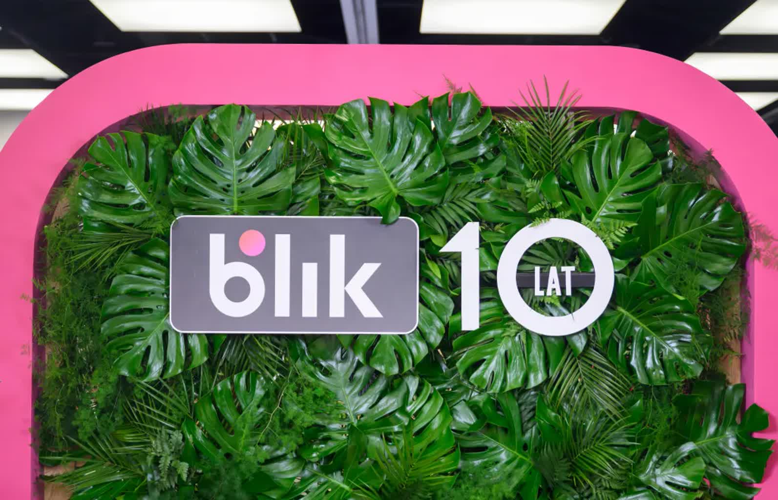 Atak hakerski na znane biuro podróży. Minister cyfryzacji mówi o wycieku danych