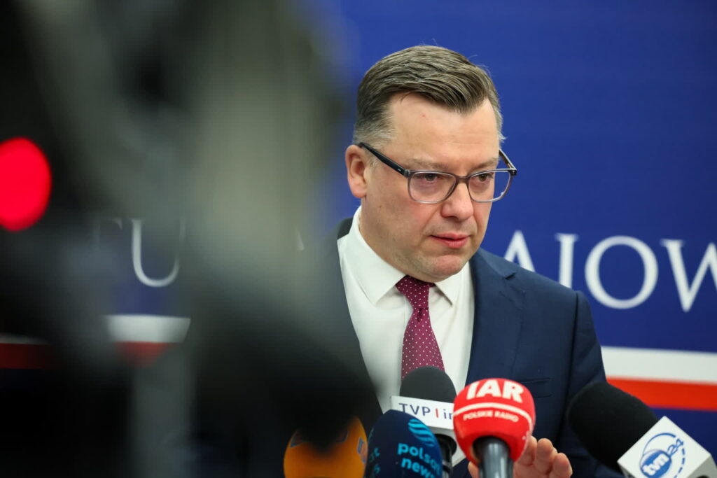 Akty dywersji. Prokuratura wystąpiła do sądu o aresztowanie podejrzanych 1 Przemysław Nowak (PAP/Leszek Szymański)