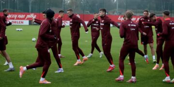 Piłkarze reprezentacji Polski podczas treningu. Fot. PAP/Jarek Praszkiewicz