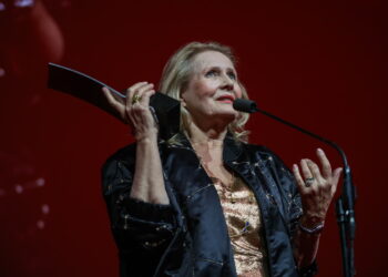 Laureatka Nagrody Filmowej Marszałka Województwa Kujawsko-Pomorskiego im. Poli Negri, aktorka Grażyna Szapołowska na gali otwarcia 33. Międzynarodowego Festiwalu Filmowego EnergaCAMERIMAGE. Fot. PAP/Mikołaj Kuras