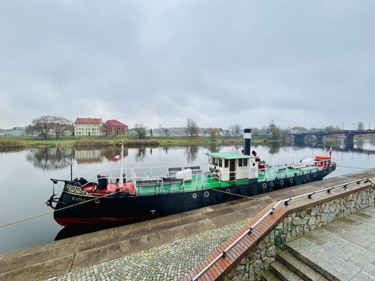 Lodołamacz Kuna znów w Gorzowie. Będą rejsy po Warcie 9 Lodołamacz Kuna znów w Gorzowie. Będą rejsy po Warcie Radio Zachód - Lubuskie