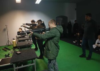 Wirtualna strzelnica dla uczniow żarskiej placówki 11 fot. K.Gonera