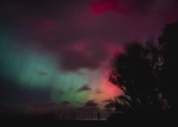 Dwie najbliższe noce mogą przynieść najsilniejsze od lat zorze polarne 15 Zorza polarna, zdjęcie ilustracyjne. Fot. PAP/EPA/Mads Claus Rasmussen