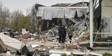 Rosja zaatakowała Ukrainę 69 dronami. Fot. PAP/EPA/SERGEY KOZLOV