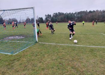 Iskrzyło w meczu zielonogórskiej klasy A. Lider ze Świdnicy pokonał Spartę Łężyca Radio Zachód - Lubuskie