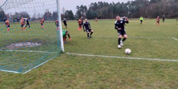 Iskrzyło w meczu zielonogórskiej klasy A. Lider ze Świdnicy pokonał Spartę Łężyca 6 Iskrzyło w meczu zielonogórskiej klasy A. Lider ze Świdnicy pokonał Spartę Łężyca Radio Zachód - Lubuskie