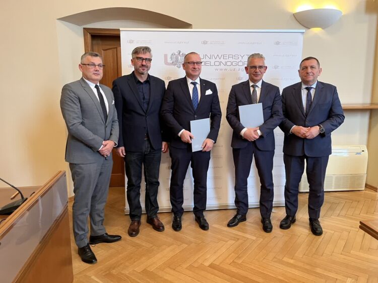 Współpraca UZ z Kostrzyńsko-Słubicką Specjalną Strefą Ekonomiczną 9 Współpraca UZ z Kostrzyńsko-Słubicką Specjalną Strefą Ekonomiczną Radio Zachód - Lubuskie