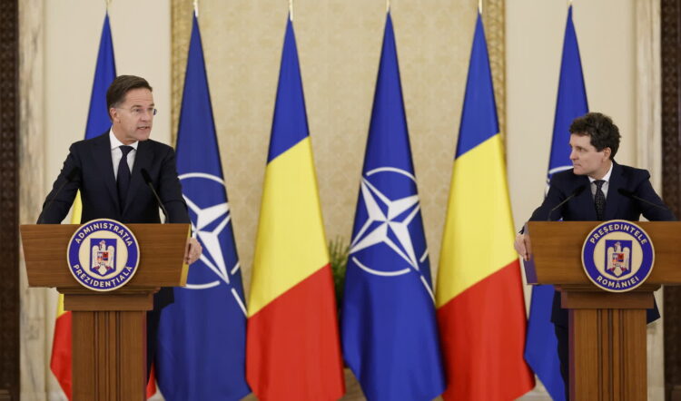 Prezydent Rumunii i sekretarz generalny NATO o bezpieczeństwie "wschodniej flanki" 9 PAP/EPA/ROBERT GHEMENT