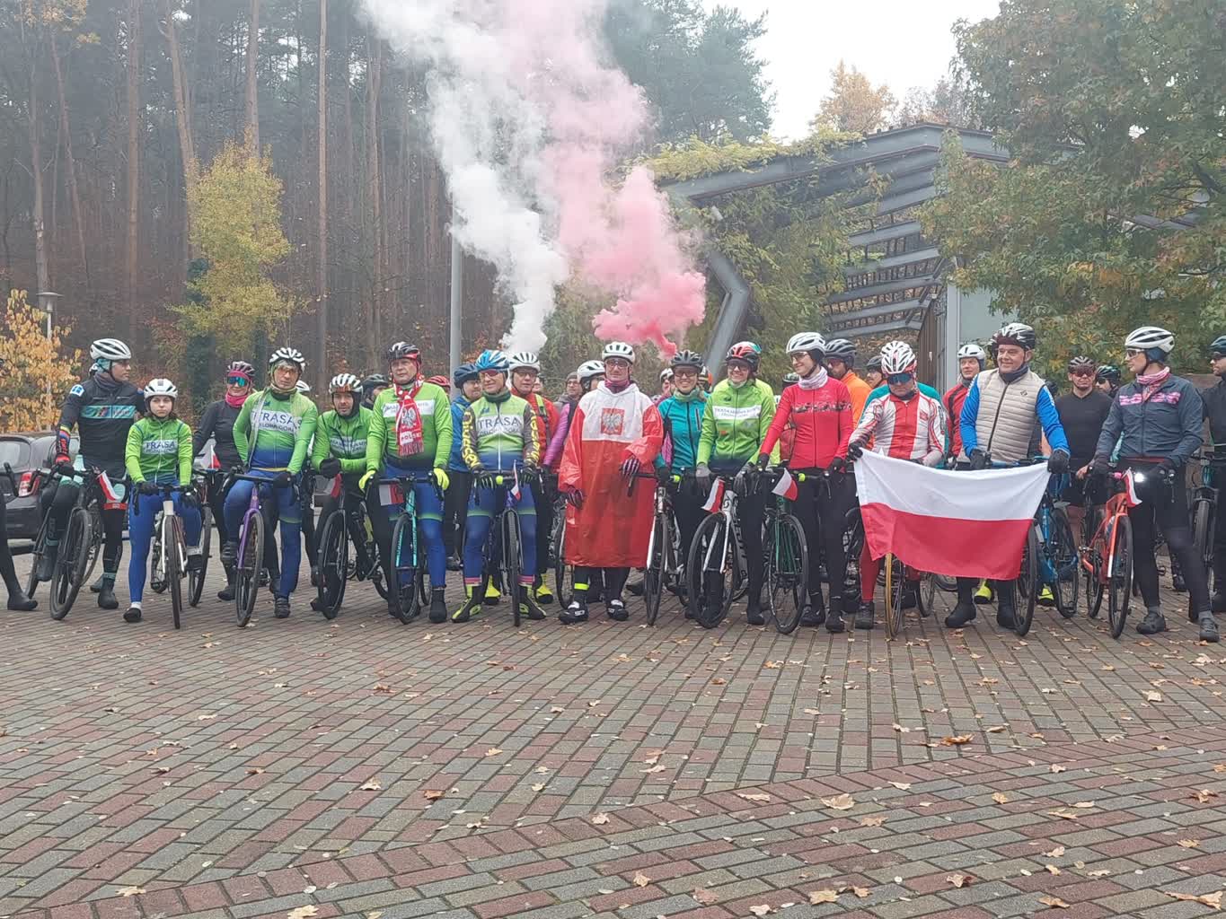 Rowerzyści uczcili Narodowe Święto Niepodległości [ZDJĘCIA] Radio Zachód - Lubuskie