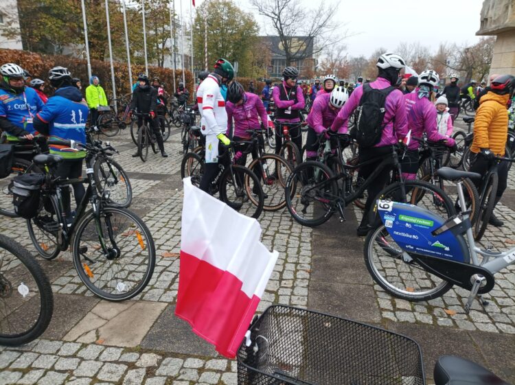 Rowerowa Niepodległa – rajd do Drzonowa na Święto Niepodległości Radio Zachód - Lubuskie