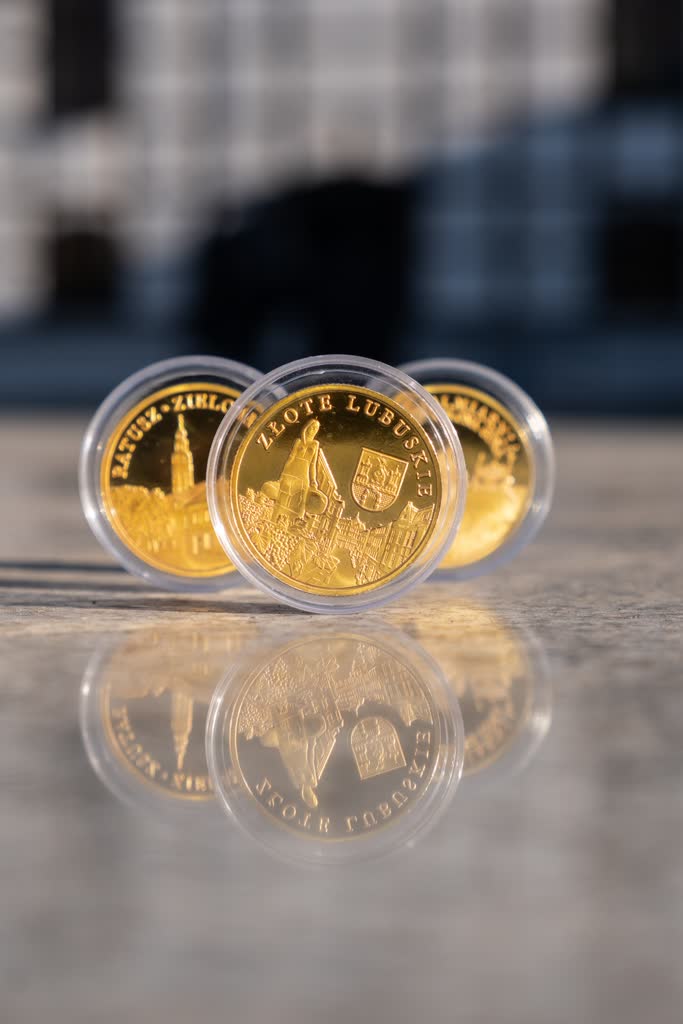 Informacja turystyczna zaprezentowała nowe pamiątki związane z Zieloną Górą Radio Zachód - Lubuskie