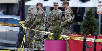 Żołnierze Gwardii Narodowej, fot. PAP/EPA/WILL OLIVER