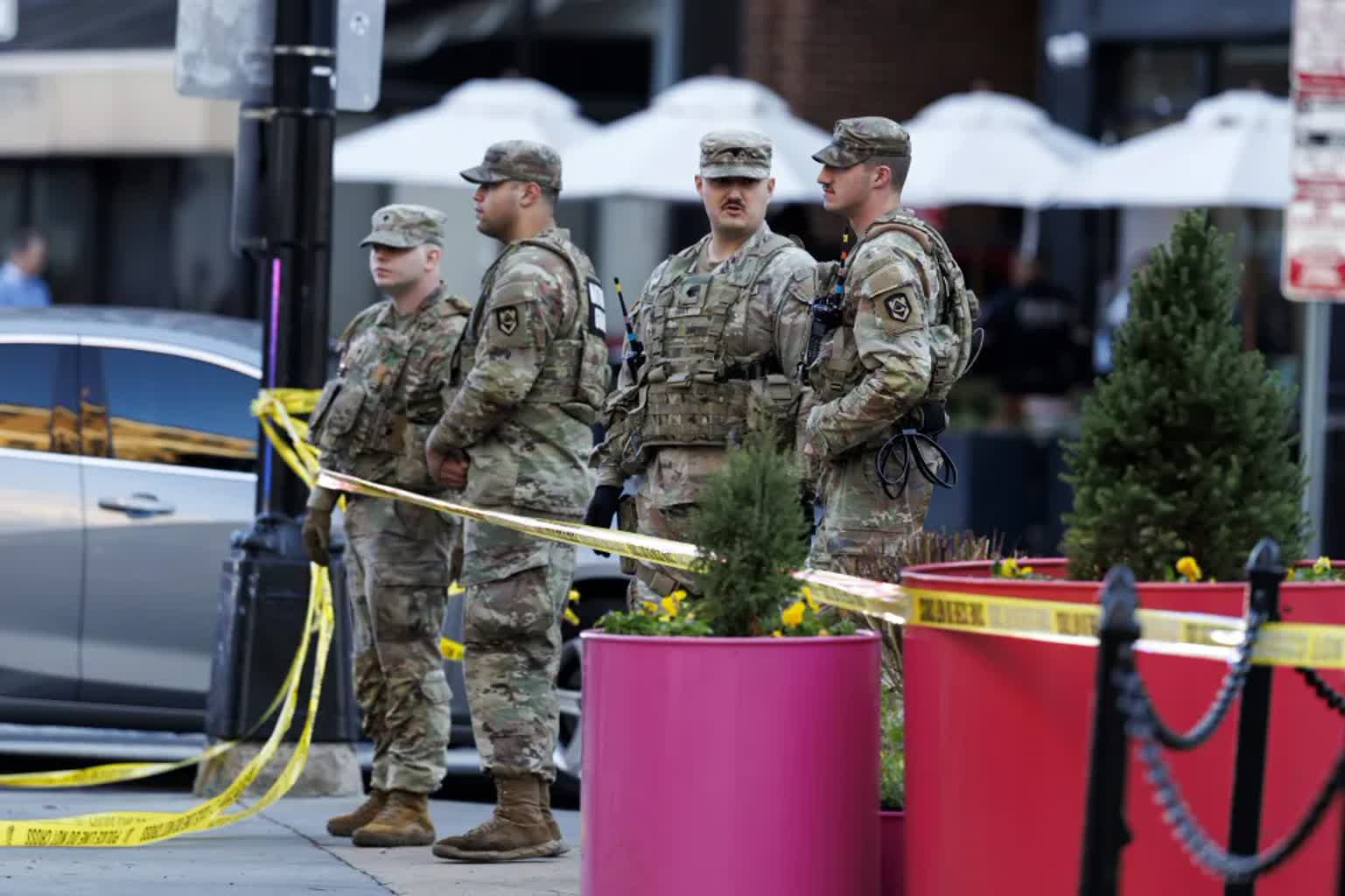Strzały w pobliżu Białego Domu. Szef FBI: dwóch żołnierzy Gwardii Narodowej w stanie krytycznym