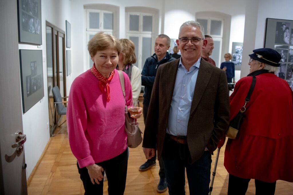 Otwarcie wystawy "Fotoreportaże" autorstwa Tomasza Gawałkiewicza Radio Zachód - Lubuskie