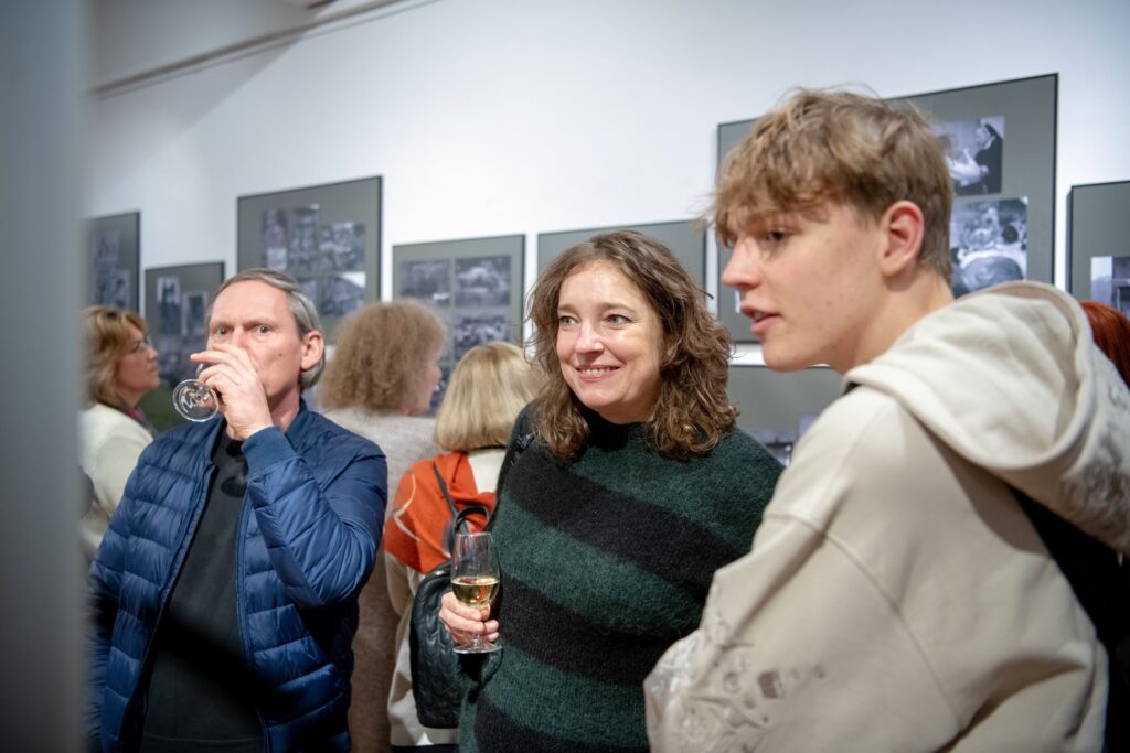 Otwarcie wystawy "Fotoreportaże" autorstwa Tomasza Gawałkiewicza Radio Zachód - Lubuskie