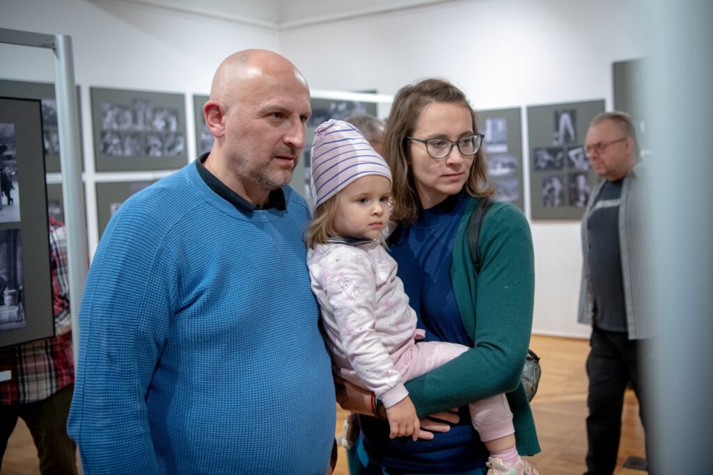 Otwarcie wystawy "Fotoreportaże" autorstwa Tomasza Gawałkiewicza Radio Zachód - Lubuskie